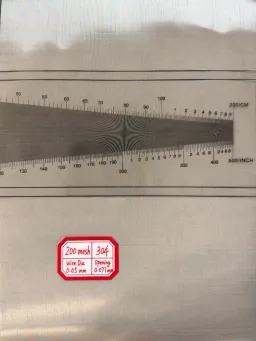 200 mesh SS304 wire mesh reference, 0.05 mm wire and 0.077 mm labeled opening