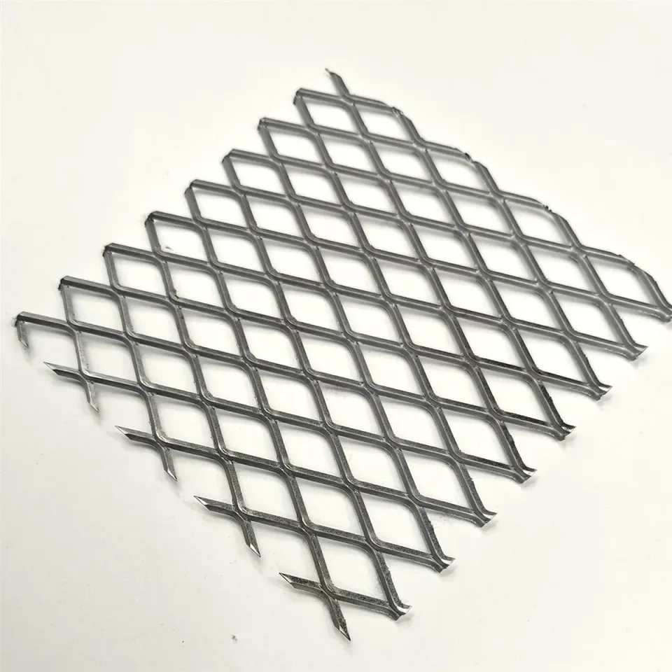 Raised expanded metal mesh sheet with diamond openings