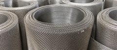 Close-up of rolled 316 stainless steel woven wire mesh showing the finished mesh surface